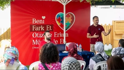 Uzmanlar Otizmle İlgili Söyleşi Gerçekleştirdi