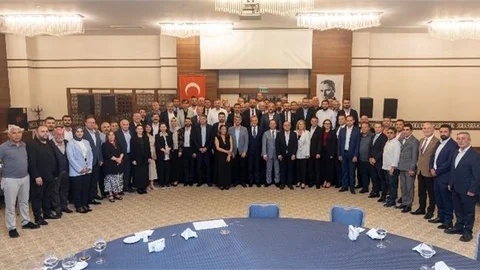 Seçer’den İlçe Belediye Başkanlarına; “Sırtınıza Dokunan Samimi El Biz Olacağız”