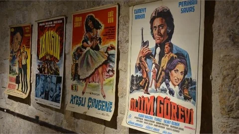 Unutulmaz Türk Filmlerinin Afişleri Tadeka’da Sergileniyor
