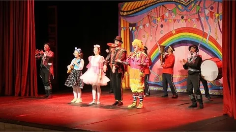 Büyükşehir’in ‘Gökkuşağının Altında’ Oyunu Gaziantepli Çocuklarla Buluştu