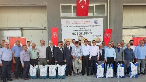 Tarsus’ta TAKE Kapsamında Soya Dağıtımı