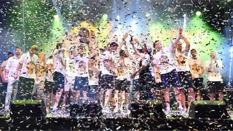 Carettalar Kupayı Taraftarlarla Kaldırdı