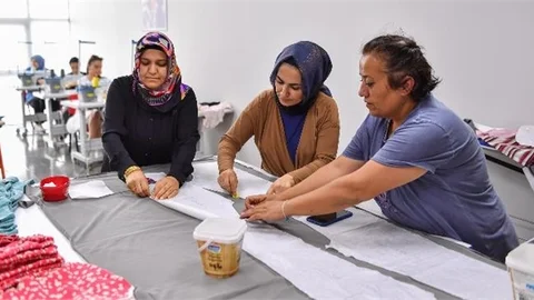 MERCEK Dikiş Kursu’nda Şimdiye Kadar 2 Bini Aşkın Kıyafet Dikildi