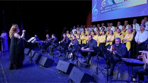 Emekli Evi Üyeleri ‘Mersin’de Yaz Nağmeleri’ Konseriyle Gönülleri Fethetti