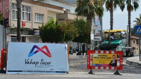 Mersin Büyükşehir Belediyesi Tarsus’ta Ali Menteşoğlu Caddesini Yeniliyor