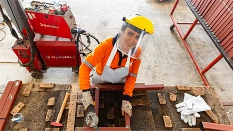 Mersin Büyükşehir Atölyelerinde Artık Kadın Ustalar Da Var