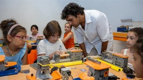 Büyükşehir Geleceğin Bilim İnsanlarına Destek Oluyor