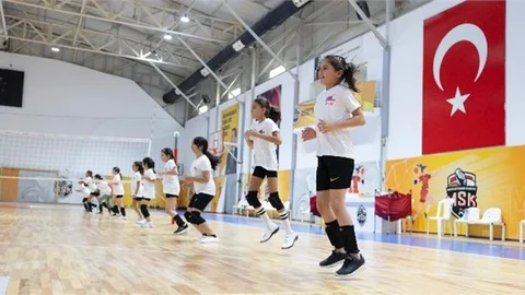 Minikler Hem Spor Yapıyor Hem Sosyalleşiyor