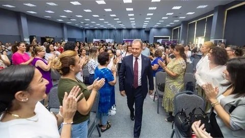 Başkan Vahap Seçer, CHP Mersin Kadın Kolları İl Kongresi’ne Katıldı