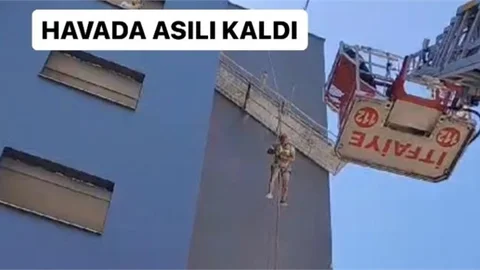 Halatı Kopan İskelede Asılı Kaldı