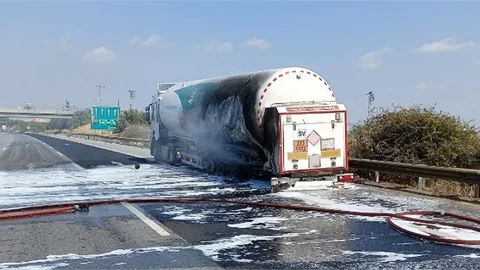 MERSİN İTFAİYESİ’NİN HIZLI MÜDAHALESİYLE FACİADAN DÖNÜLDÜ