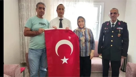 30 AĞUSTOS ZAFER BAYRAMI NEDENİYLE KAYMAKAM AKYÜZ, ŞEHİT VE GAZİ AİLELERİNİ ZİYARET ETTİ