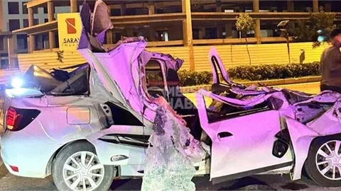 Aracın Üstüne Uçtu!