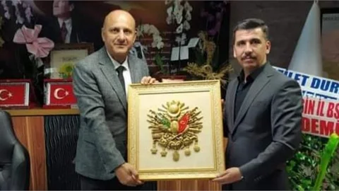 ÜLKÜ OCAKLARI MERSİN İL BAŞKANI AHMET BEBEK'TEN MÜDÜR ANTEPLİOĞLU'NA HAYIRLI OLSUN ZİYARETİ