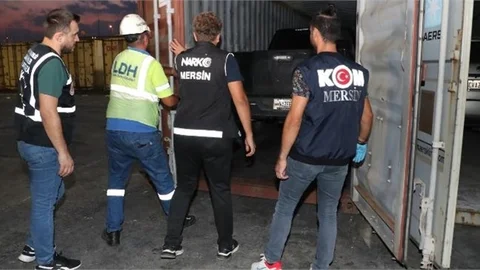 “Uluslararası Oto Hırsızlarına Mersin Limanı’nda Operasyon”