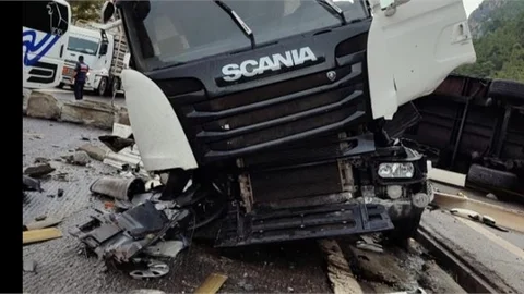 TARSUS- ÇAMALAN OTOBANDA KAZA: 2 YARALI