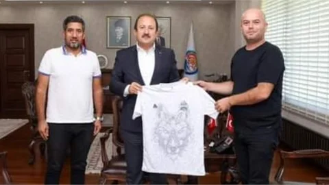 VALİ PEHLİVAN, HOMURLU 1951 SPOR KULÜBÜ BAŞKANI VE TEKNİK DİREKTÖRÜNÜ KABUL ETTİ