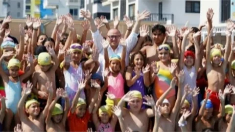 Yüzlerce Öğrenci Yüzmeyi Öğrendi
