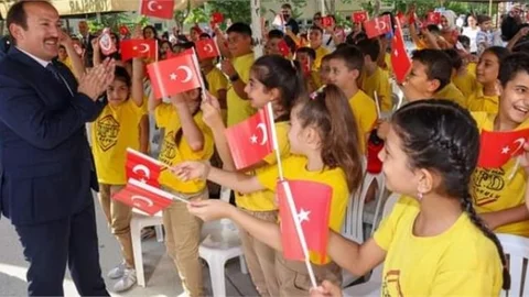 VALİ PEHLİVAN YENİ EĞİTİM ÖĞRETİM YILININ İLK DERS ZİLİNİ ÇALDI