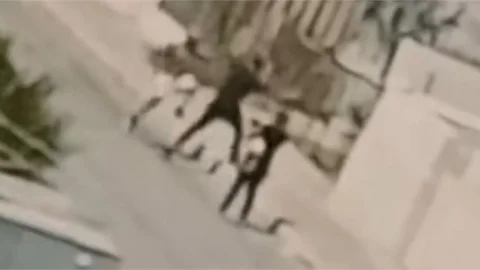 Mersin'de Kadına Şiddet Uygulayan Şahısa Vatandaş Müdahale Etti