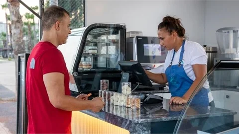 SAHİLİN VE SICAKLARIN EŞLİKÇİSİ: ‘DONDURMA KİOSKU’