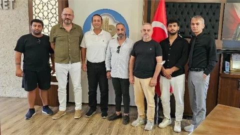 Tarsus Gazeteciler Cemiyeti Yönetim Kurulu Üyeleri, Tarsus Ticaret Borsasını ziyaret ettiler.