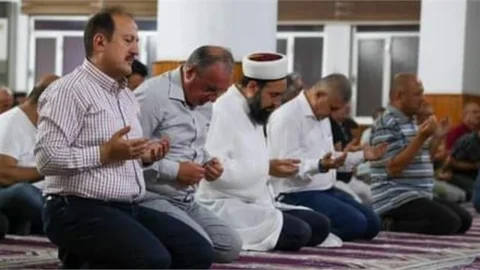 VALI ALİ HAMZA PEHLİVAN, ERDEMLİ DE DÜZENLENEN MEVLİD KANDİLİ PROGRAMINA KATILDI