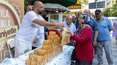 BÜYÜKŞEHİR, VATANDAŞLARIN MEVLİD KANDİLİ’Nİ KUTLAYARAK KANDİL SİMİDİ DAĞITTI