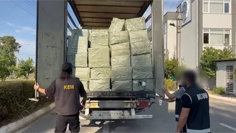 Mersin’de Gümrük Kaçağı Operasyonu: 65 Milyon TL Değerinde Kaçak Sigara Kağıdı Ele Geçirildi