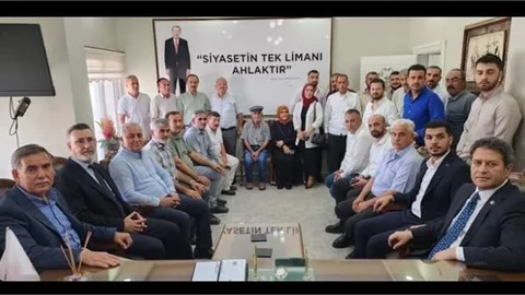 AK PARTİLİ MİLLETVEKİLERİ ZENBİLCİ İLE ŞAHİN, TARSUS İLÇE TEŞKİLATINI ZİYARET ETTİ