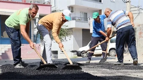 TOROSLAR’DA YOL YENİLEME ÇALIŞMALARI SÜRÜYOR