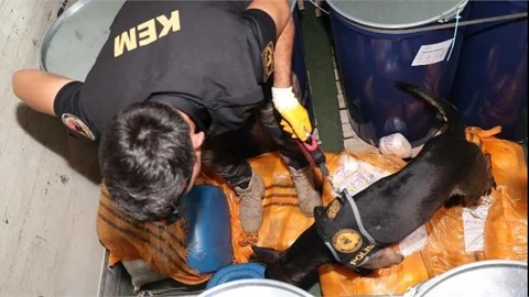 MERSİN POLİSİ UYUŞTURUCU TACİRLERİNE GEÇİT VERMİYOR