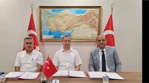 TARSUS KAYMAKAMLIĞI, İLÇE MİLLİ EĞİTİM MÜDÜRLÜĞÜ İLE TARSUS MÜFTÜLÜĞÜ ORTAK PROJE PROTOKOLÜ İMZALANDI