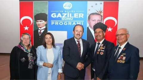 MERSİN'DE ŞEHİT VE GAZİ AİLELERİ YEMEKTE BİRARAYA GELDİ