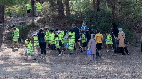 BÜYÜKŞEHİR, ‘DÜNYA TEMİZLİK GÜNÜ’ İÇİN EMİRLER ORMANI’NDAYDI