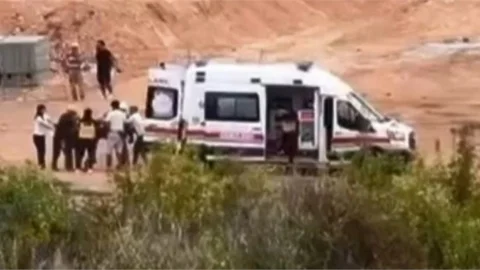 MERSİN'DE İNŞAATTAN DÜŞEN İŞÇİ YAŞAMINI YİTİRDİ