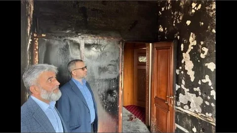 MERSİN MÜFTÜLÜĞÜ, YILDIRIM DÜŞMESI SONUCU YANAN CAMİİ'DE İNCELEMEDE BULUNDU