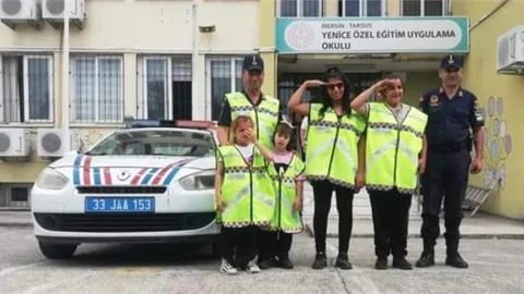 TARSUS'TA ÖĞRENCİLERE EMNİYET VE TRAFİK KURALLARI ÖĞRETİLDİ