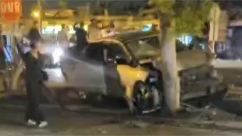 YOLDAN ÇIKAN ARAÇ, AĞACA ÇARPARAK DURABİLDİi