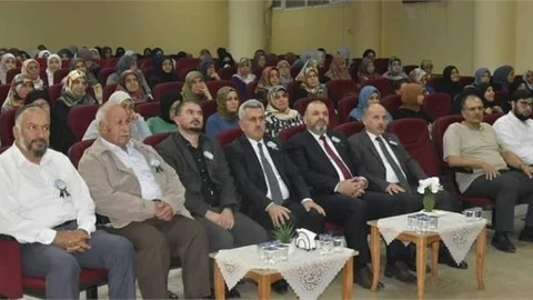 Tarsus'ta "Peygamberimiz ve Şahsiyet İnşası” Konferansı...