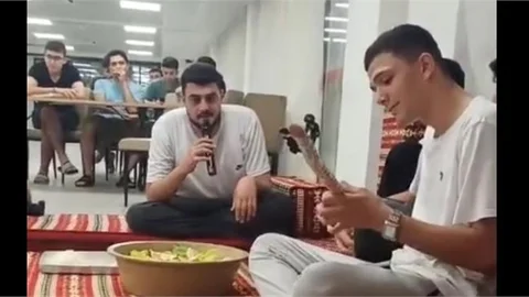 MERSİN 'DE ÜNİVERSİTE ÖĞRENCİLERİ İÇİN SIRA GECESİ DÜZENLENDİ