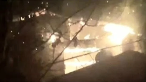 CAMLIYAYLA'DA GECE YARISI EVDE YANGIN