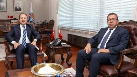VALİ PEHLİVAN, ZİYARETİNE GELEN AK PARTİ EKONOMİ İŞLERİ BAŞKAN YARDIMCISI ZEKERİYA ASLAN VE BERABERİNDEKİ HEYET İLE GÖRÜŞTÜ