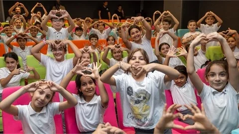 BÜYÜKŞEHİR’İN YENİ HİZMET BİNASINDA ‘ÇOCUK TİYATRO SAHNESİ’ VAR