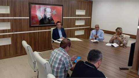 KAYMAKAM TOPSAKALOĞLU, ORTAOKUL MÜDÜRLERİYLE TOPLANTI YAPTI