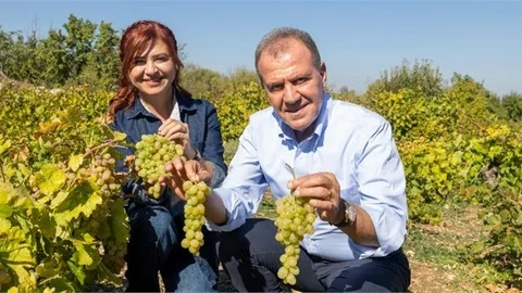 BAŞKAN SEÇER VE MERAL SEÇER, ‘UZUNCABURÇ BAĞ BOZUMU ŞENLİĞİ VE DEĞİRMEN AÇILIŞI’NA KATILDI