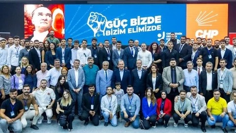 BAŞKAN SEÇER, ‘CHP MERSİN İL GENÇLİK KOLLARI KONGRESİ’NE KATILDI