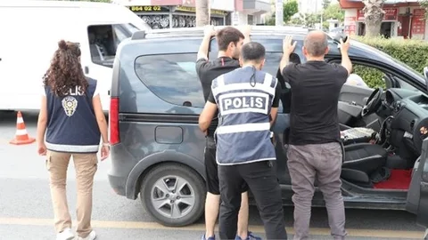 MERSİN POLİSİ ÖĞRENCİLERİN HER AN YANINDA