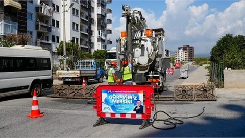 MESKİ, IZGARA TEMİZLİĞİ ÇALIŞMALARINA ARALIKSIZ DEVAM EDİYOR