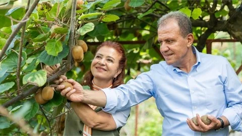 BAŞKAN SEÇER VE MERAL SEÇER ‘KİVİ ŞENLİĞİ’NE KATILDI